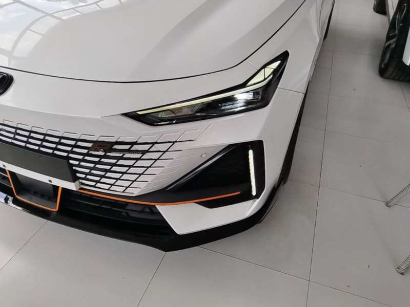 Used CHANGAN UNI-V 2023 1.5T Sport Edition — 23