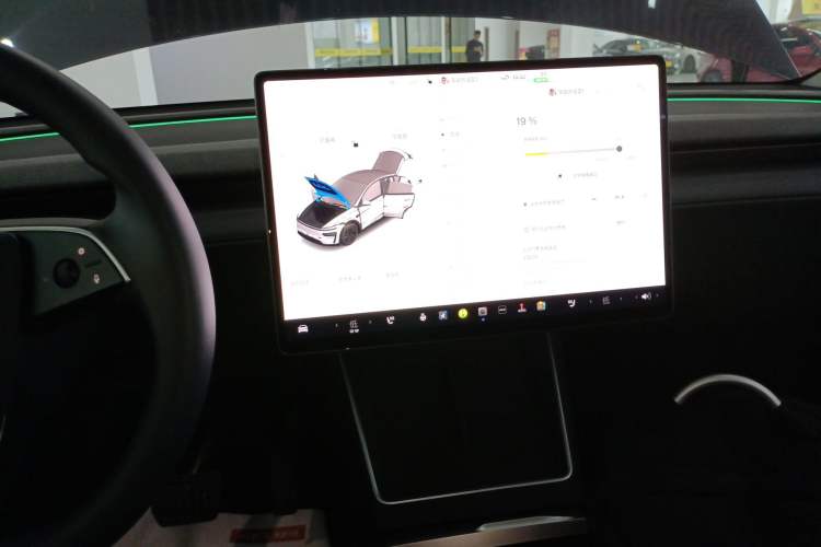 Used Tesla Model Y 2025 Long-Range All-Wheel-Drive Version