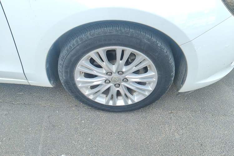 Used Buick GT 2015 15N Manual Luxury Version Right Front Wheel Hub