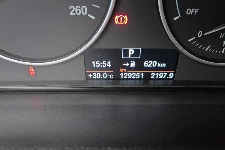 Used BMW 3 Series GT 2016 320i Fashion Model Odometer Close Up