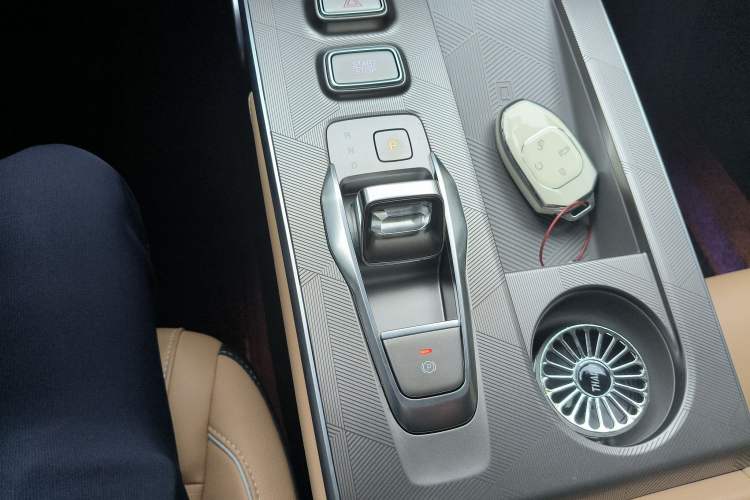 Used GAC Trumpchi EMKOO 2022 2.0 ATK TwinStar Pro Edition Gear Lever