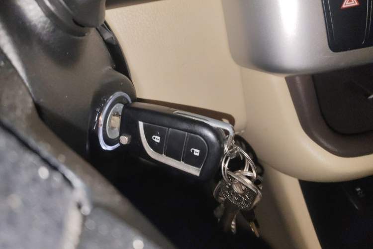 Used Toyota Highlander 2018 2.0T Two-Wheel Drive Elite Edition 5 Seats Emission Standard China V Vehicle Key