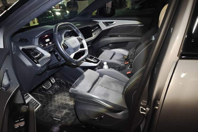 Used Audi Q5 e-tron 2022 40 e-tron Starlight Edition Mech Kit