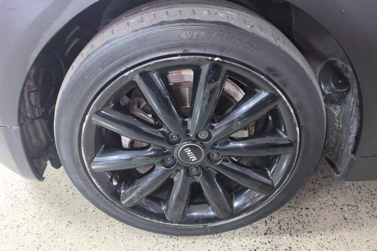 Used MINI 2016 1.5T COOPER Pioneer Edition Five-Door Model Left Front Wheel Hub