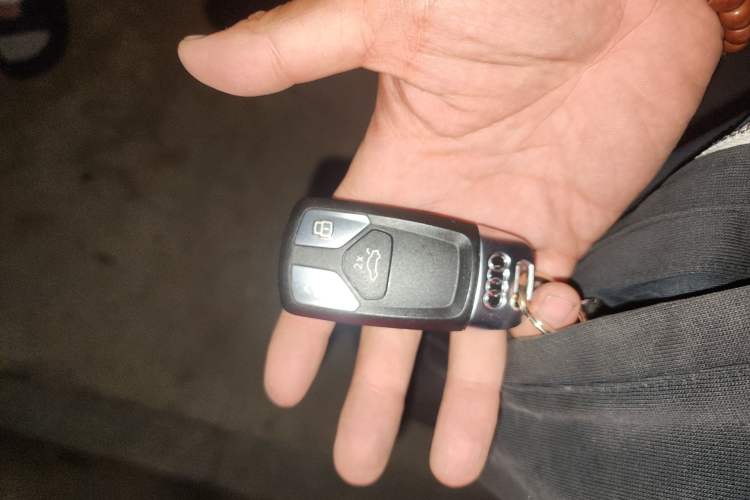 Used Audi Q5L 2022 40T Luxury Dynamic Model Vehicle Key