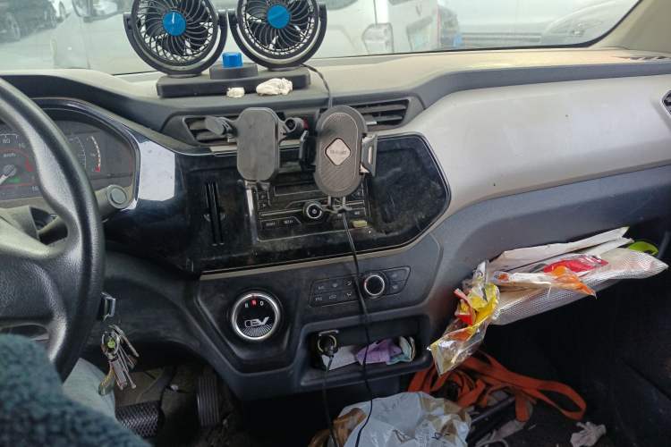 Used SAIC MAXUS EV30 2021 Pure Electric Smart Logistics Expert with Long Wheelbase—CATL