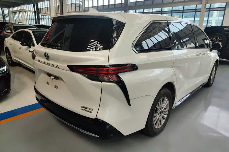 Used Toyota SIENNA 2021 2.5L Hybrid Premium Edition