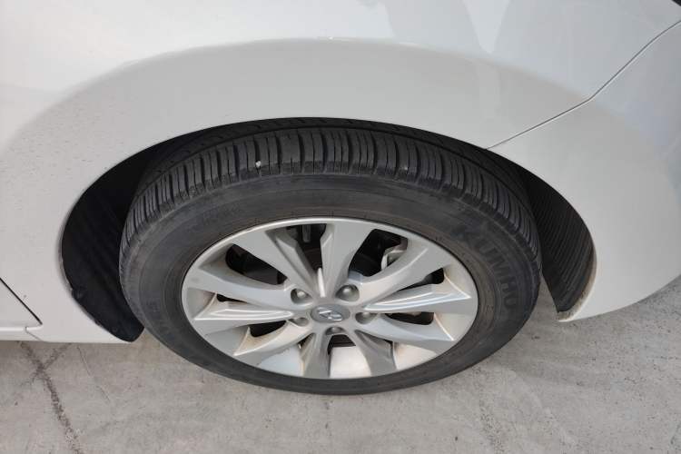 Used Hyundai Elantra (5th Generation / Langdong) 2016 1.6L Automatic Smart Version