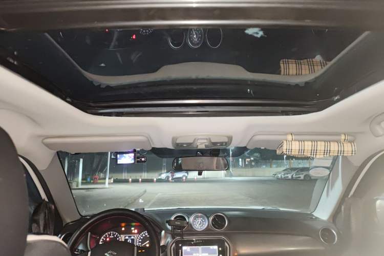 Used Suzuki Vitara 2016 1.4T Automatic Two-Wheel Drive Luxury Version Headliner