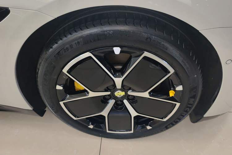 Used Xiaomi Auto SU7 2024 Four-Wheel Drive Ultra-Long Range Advanced Intelligent Driving Max Edition
