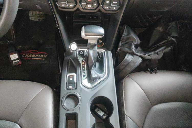 Used GAC Trumpchi GS4 2017 235T Automatic Two-Wheel Drive Luxury Smart Connectivity Version Gear Lever