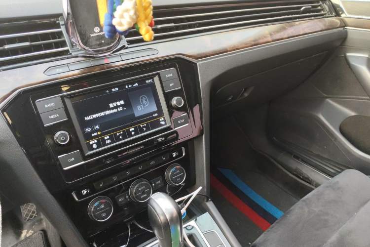 Used Volkswagen Magotan 2017 330TSI DSG Luxury Model Audio And AC Panel