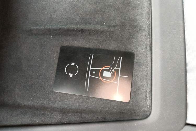 Used Tesla Model 3 2025 Rear-Wheel-Drive Version
