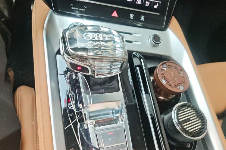 Used Audi Q6 2024 45 TFSI quattro Qiyun Edition Yulin Package 6 seats Gear Lever