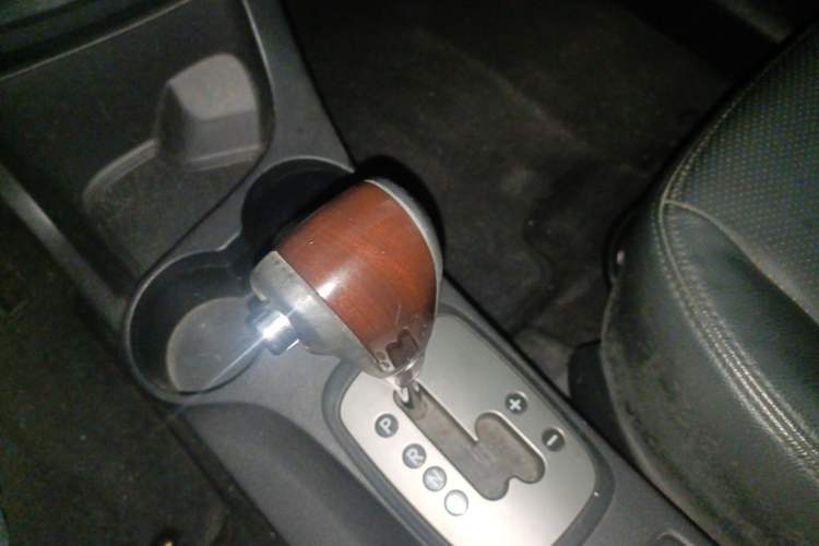 Used Kia Sportage 2009 2.0L Automatic Two-Wheel Drive GLS Gear Lever