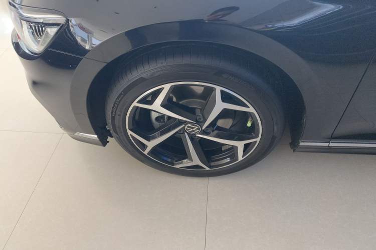 Used Volkswagen Magotan 2025 Revised Version Zhongxiang Edition 330TSI DSG Luxury Trim