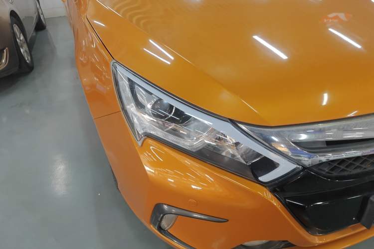 Used BYD Qin New Energy 2014 1.5T Cool Black Knight Flagship Model Right Front Headlight