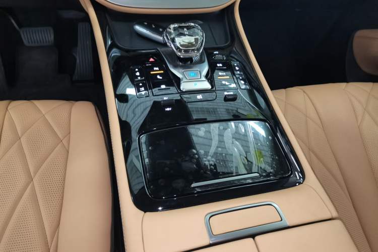 Used Denza D9 2024 DM-i 970 Luxury Model
