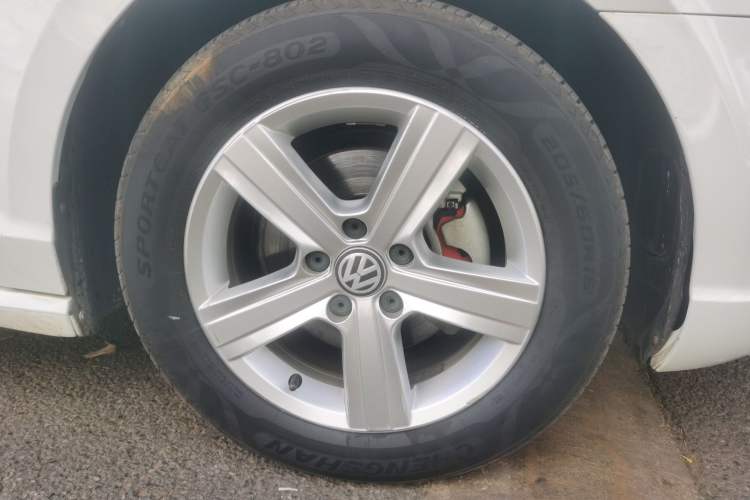 Used Volkswagen Lamando 2015 230TSI DSG Fashion Edition Right Front Wheel Hub