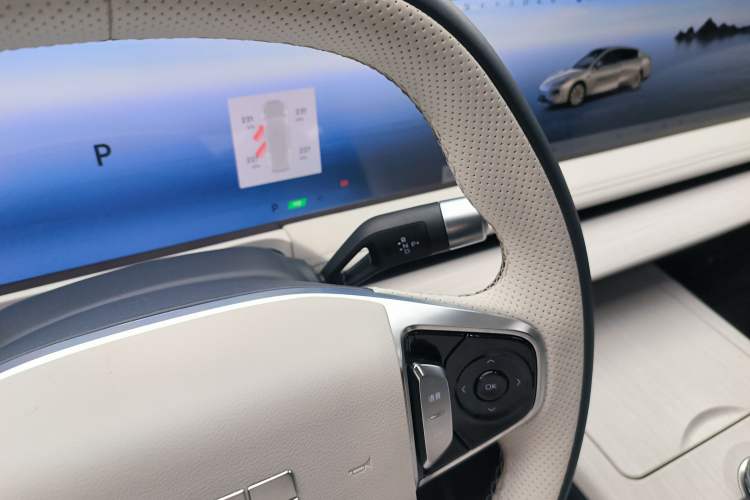 Used Geely Galaxy E8 2024 665 km Range Rear-Drive Starship Long-Range Version Gear Lever