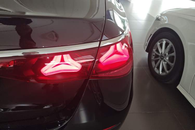 Used Mercedes-Benz E-Class New Energy 2024 E 350 e L Plug-in Hybrid Sedan Right Rear Taillight