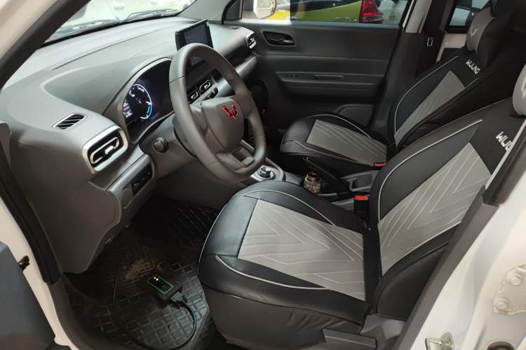 Used Wuling Hongguang New Energy 2024 All-Electric Model 300KM Standard Version Driver Seat
