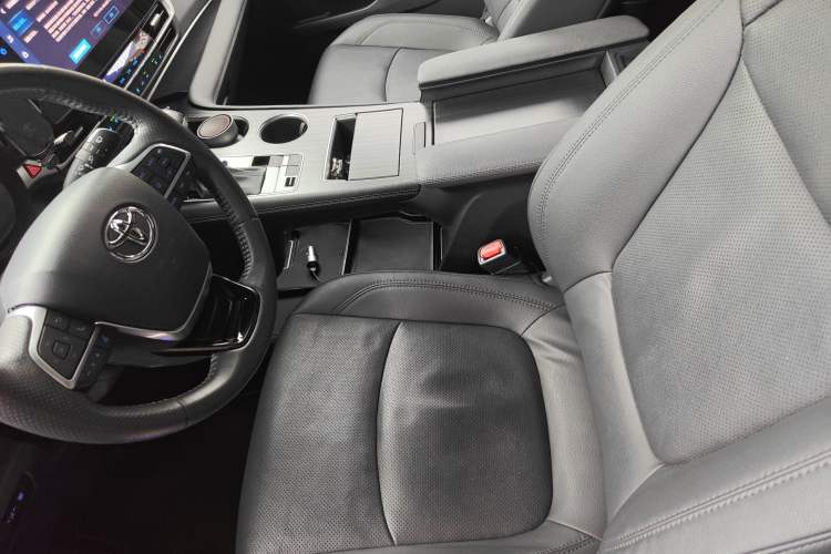 Used Toyota SIENNA 2021 2.5L Hybrid Premium Edition Left Front Seat