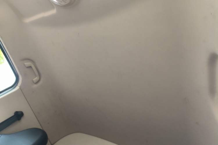 Used Guangtong Auto makeup Logistics Vehicle 2024 3.1T 2-Seater 4.99-Meter All-Electric Closed Cargo Van with 41.86 kWh Headliner