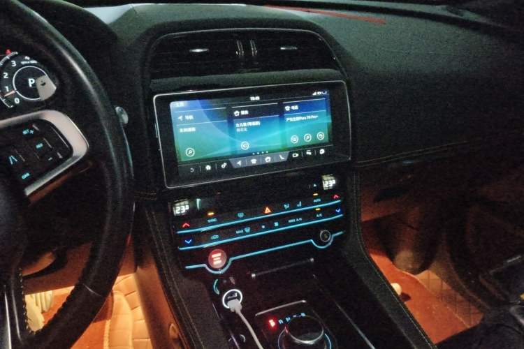 Used Jaguar F-PACE 2020 300-Sport Sports Edition Audio And AC Panel