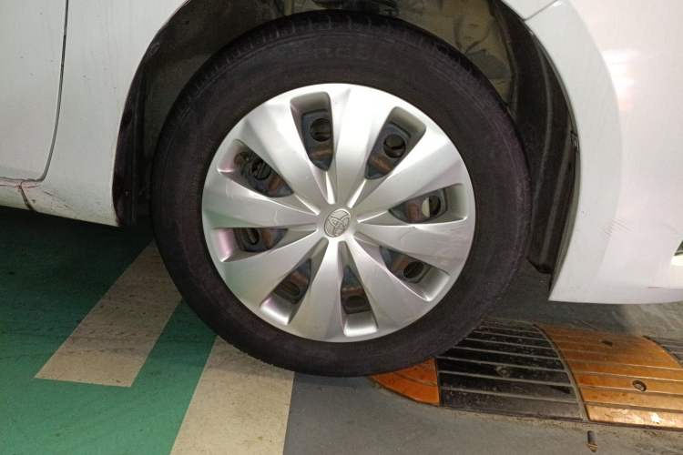 Used Toyota YARiS L Zhi Xuan 2015 1.5E Automatic Charm Edition Right Front Wheel Hub