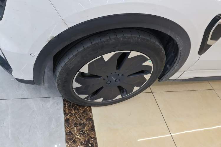 Used Lynk & Co 05 EM-P 2021 1.5TD PHEV HALO Left Front Wheel Hub