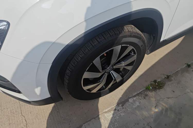 Used Volkswagen Tayron 2019 330TSI Two-Wheel-Drive Luxury Version China V Emission Standard Left Front Wheel Hub