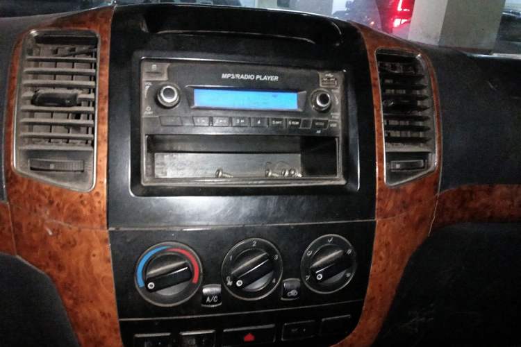 Used King Long Golden Way 2014 2.5T Yuchai Chuangxiang Version YC4FB90-P40C Audio And AC Panel