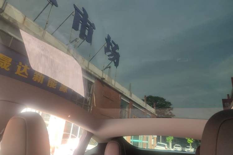 Used Tesla Model Y 2024 Long-Range All-Wheel-Drive Version
