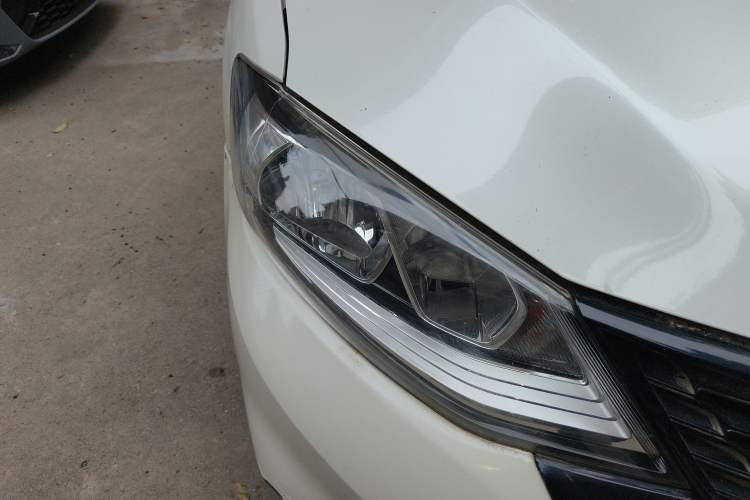 Used Nissan Tiida 2016 1.6L CVT Smart Drive Edition Right Front Headlight