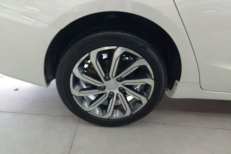 Used Geely Auto Emgrand GL 2021 UP 1.4T CVT Luxury Edition Exterior 5