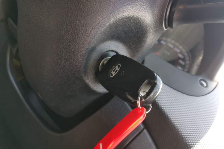 Used Hyundai Verna Ray 2014 1.4L Automatic GLX
