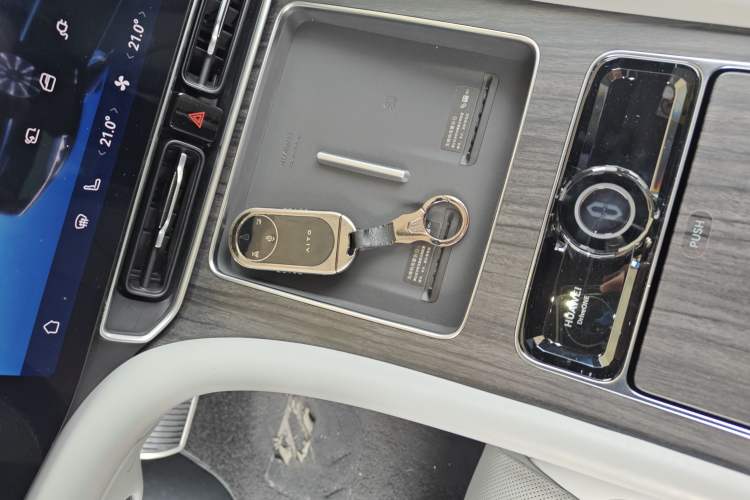 Used Hima AITO M9 2024 Range-Extended Ultra Version 42 kWh 6-Seater Model
