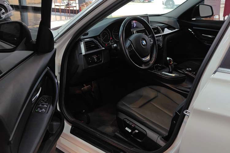 Used BMW 3 Series 2017 320Li Fashion Model
