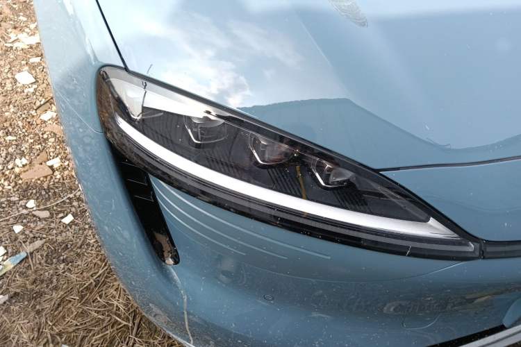 Used Hima Luxeed R7 2024 All-Electric 736 km Ultra Right Front Headlight