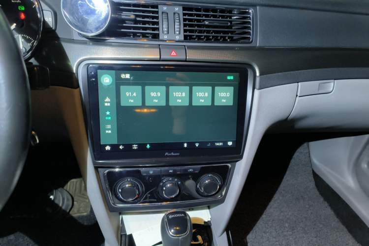 Used Skoda Superb 2013 1.8TSI Automatic MingShi Edition Audio And AC Panel