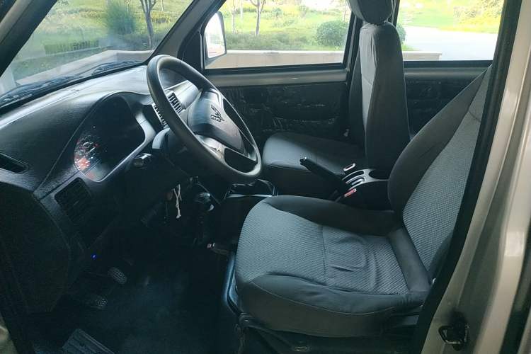 Used Wuling Rongguang Small Truck 2017 1.5L Double-Cab Basic Version L3C
