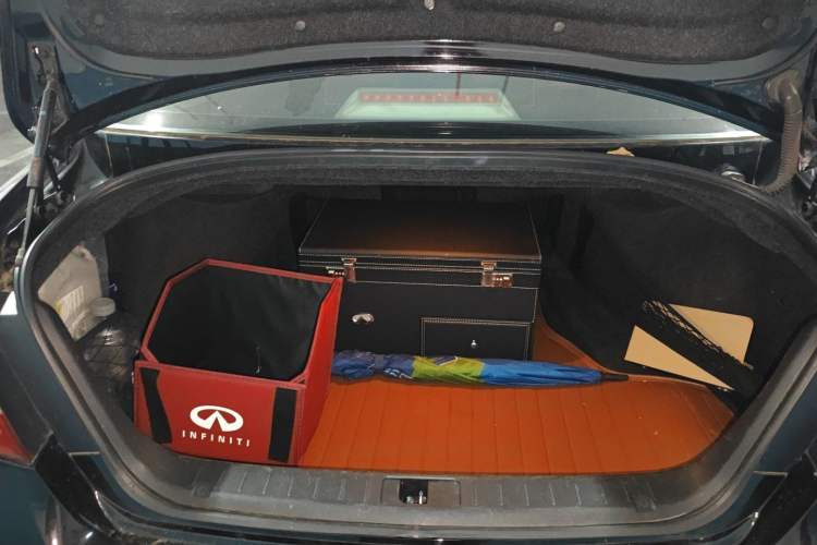 Used Infiniti M Series 2012 M25L Comfort Edition Trunk