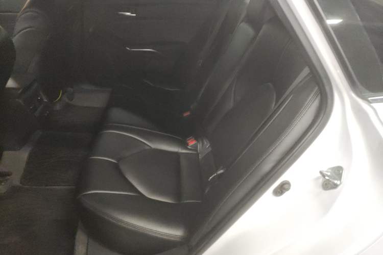 Used Toyota Avalon 2019 2.0L Ambition Edition China VI