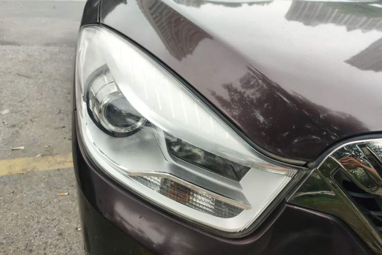 Used Haima V70 2016 1.5T Automatic "Comfort & Enjoyment" 6-Seater Right Front Headlight