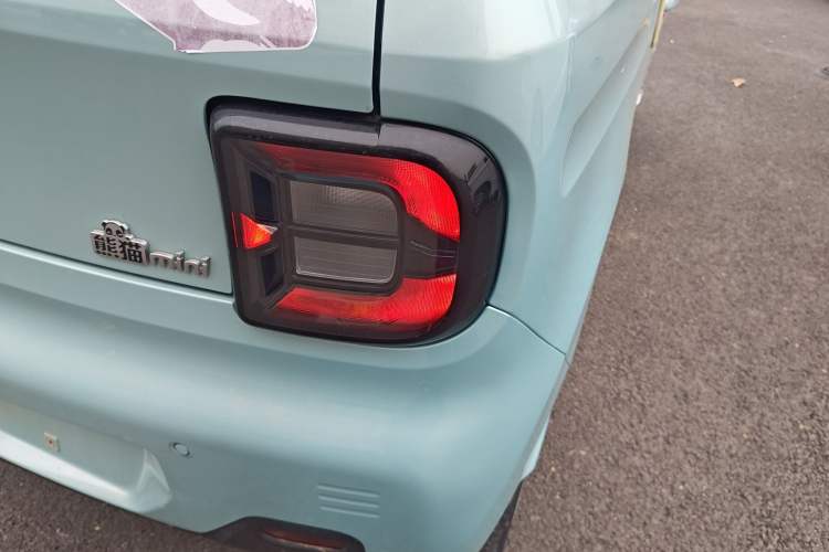 Used Geely Galaxy Panda 2023 Panda Mini 200km Endurance Bear Right Rear Taillight