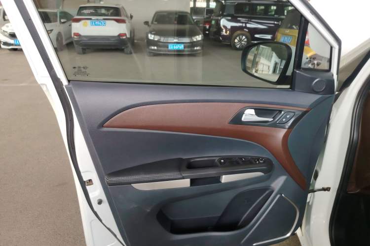 Used Haima V70 2016 2.0L Manual - Comfort Edition 5 Seats
