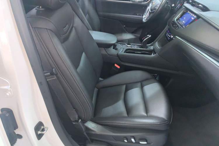 Used Cadillac XT5 2021 28T Luxury Model Right Front Seat