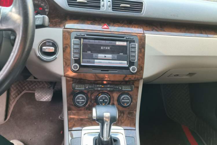 Used Volkswagen Magotan 2009 2.0 TSI DSG Luxury Version Audio And AC Panel