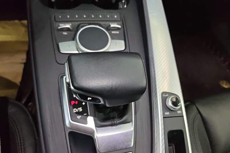 Used Audi A4L 2018 30th Anniversary Edition 40 TFSI Trendy Model Gear Lever